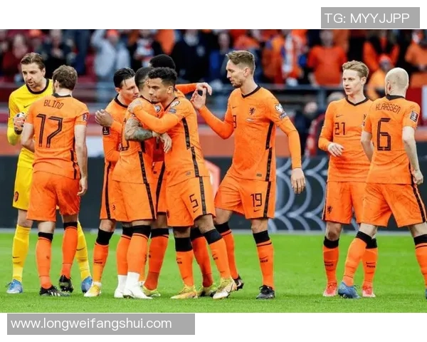 荷兰足球迷对明星球员的热爱与追捧展现了怎样的文化魅力与激情 荷兰足球迷对明星球员的热爱与追捧展现了怎样的文化魅力与激情