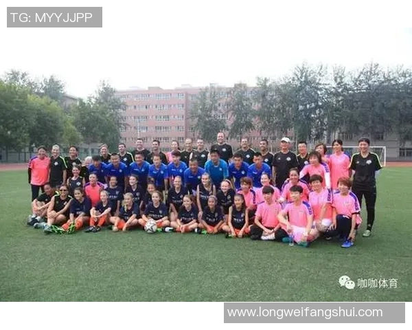 荷兰足球明星同框合影展现足球魅力与团队精神的精彩瞬间